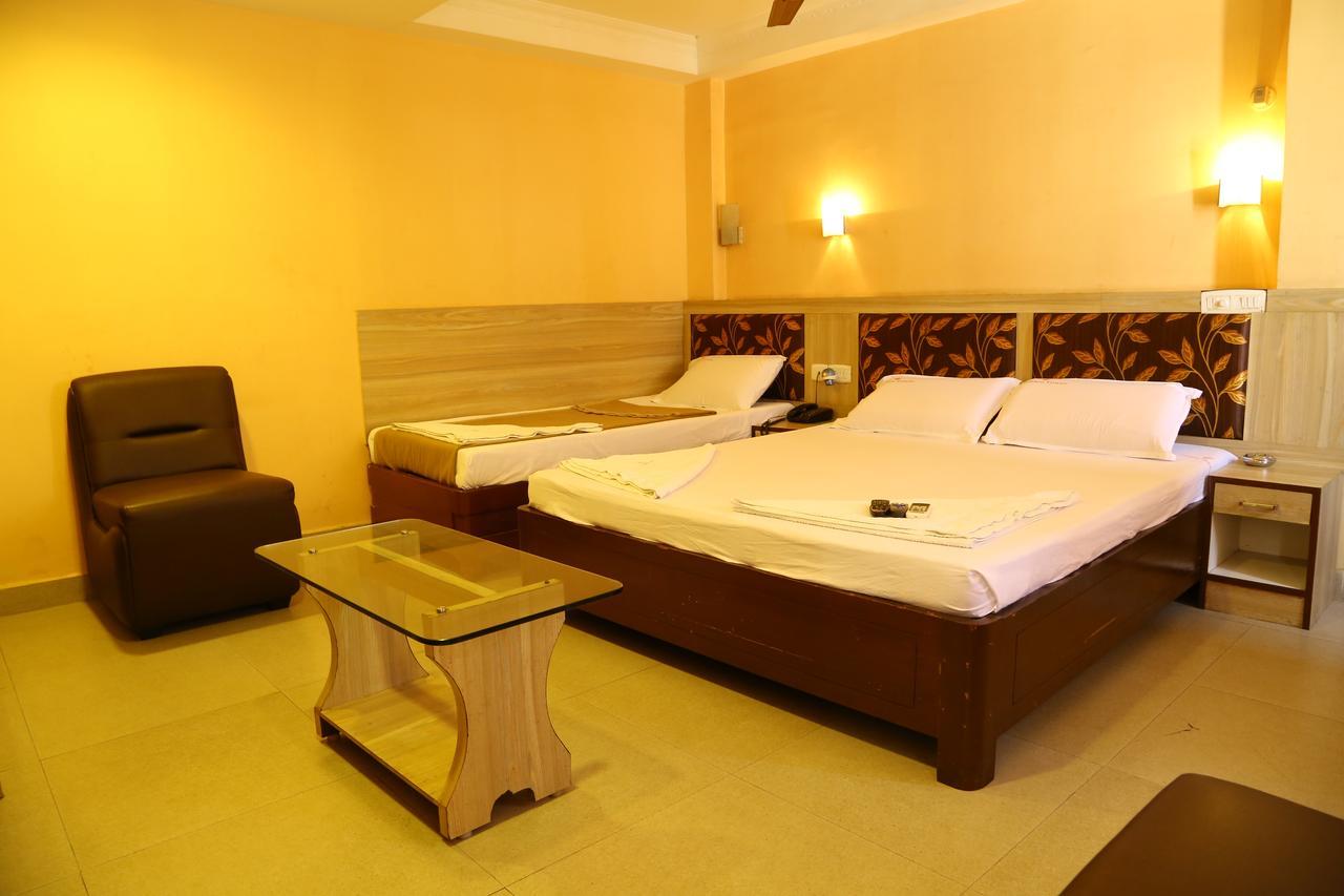 Golden Tower Hotel Madras Buitenkant foto
